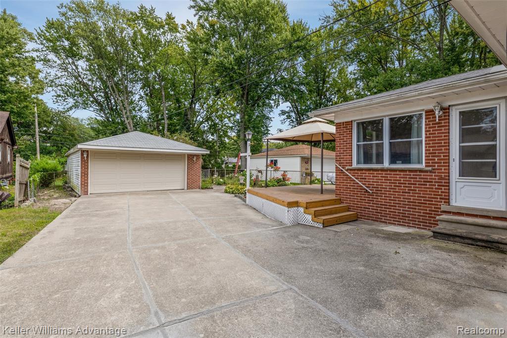 3979 Grindley Park Street, Dearborn Heights, MI 48125 — Photo 31