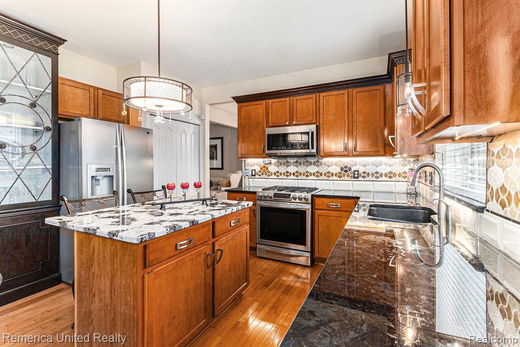 1304 YOSEMITE VALLEY Drive, Milford, MI 48381 — Photo 13