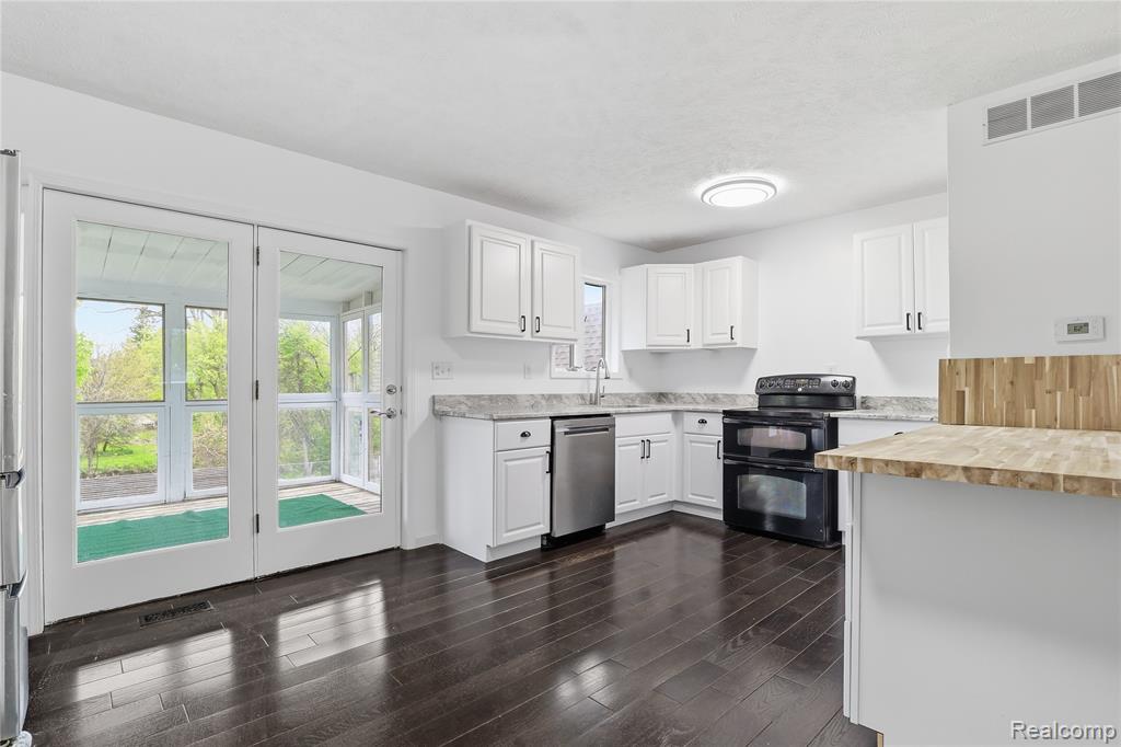 2465 Egelston Avenue, Burton, MI 48509 — Photo 4