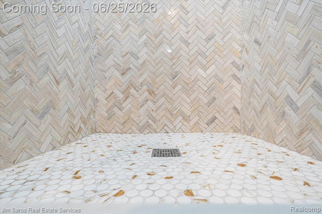 32807 Red Oaks Trail, Beverly Hills, MI 48025 — Photo 32