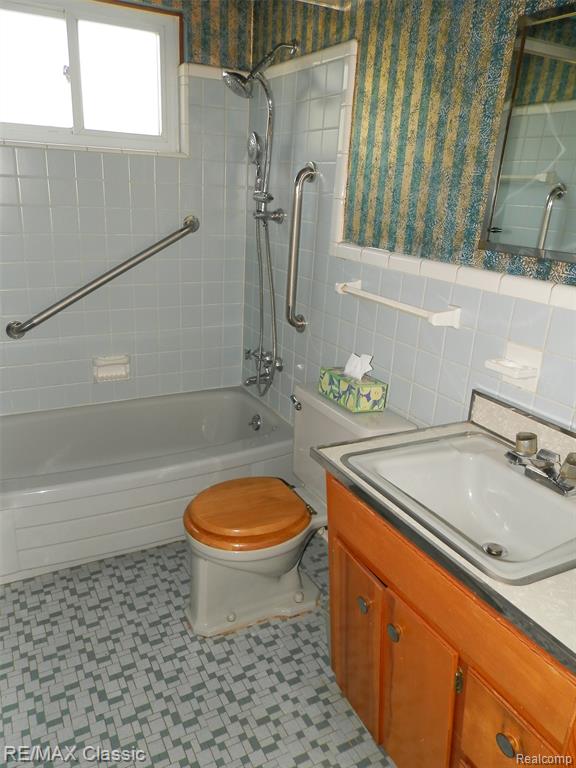 7736 Berwick Drive, Westland, MI — Photo 11