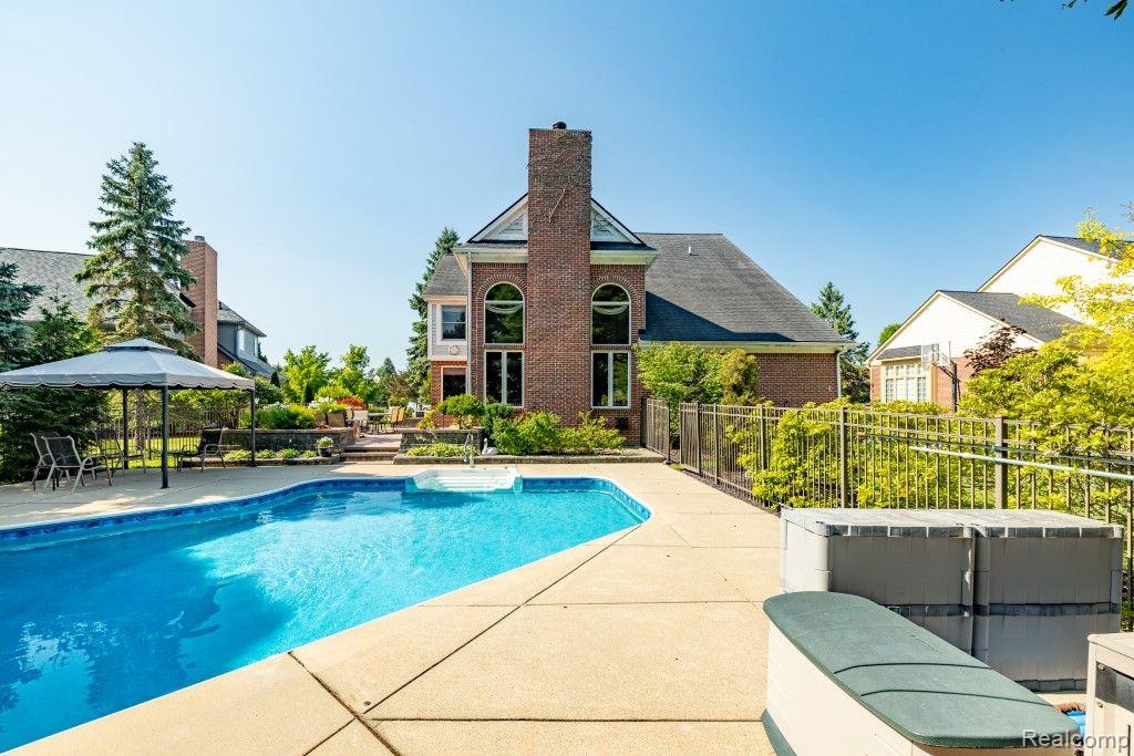 50988 W HILLS Drive, Plymouth, MI 48170 — Photo 32