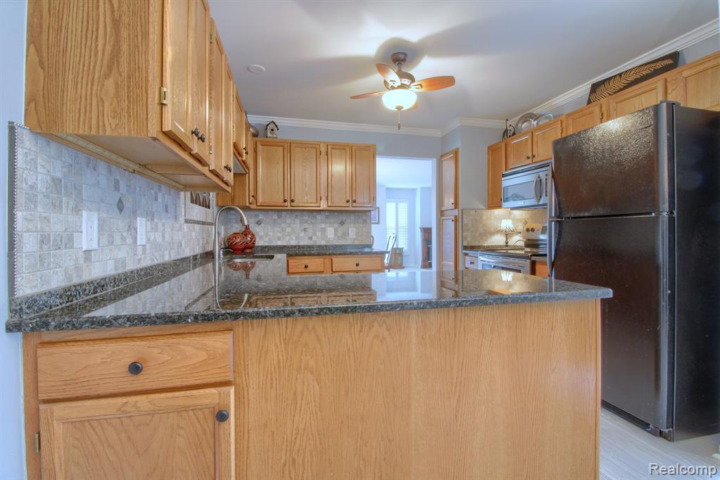 9362 EASTWIND Drive, Livonia, MI 48150 — Photo 8