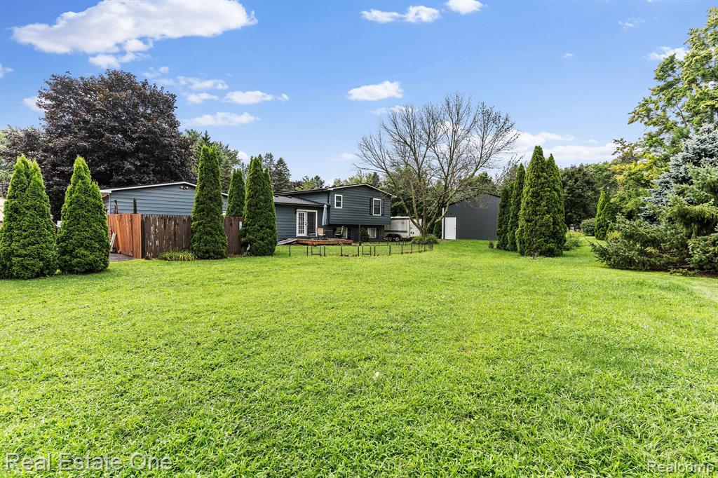 943 DEL SHER Drive, Brighton, MI 48114 — Photo 17