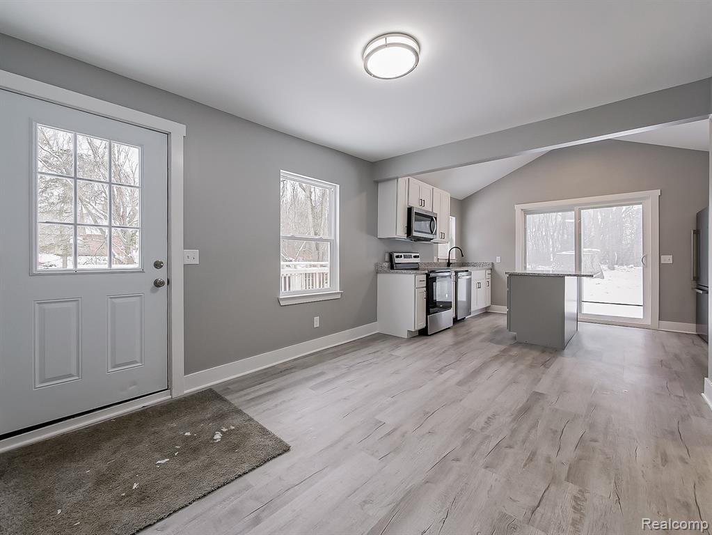445 Granda Vista Drive, Milford, MI 48380 — Photo 5