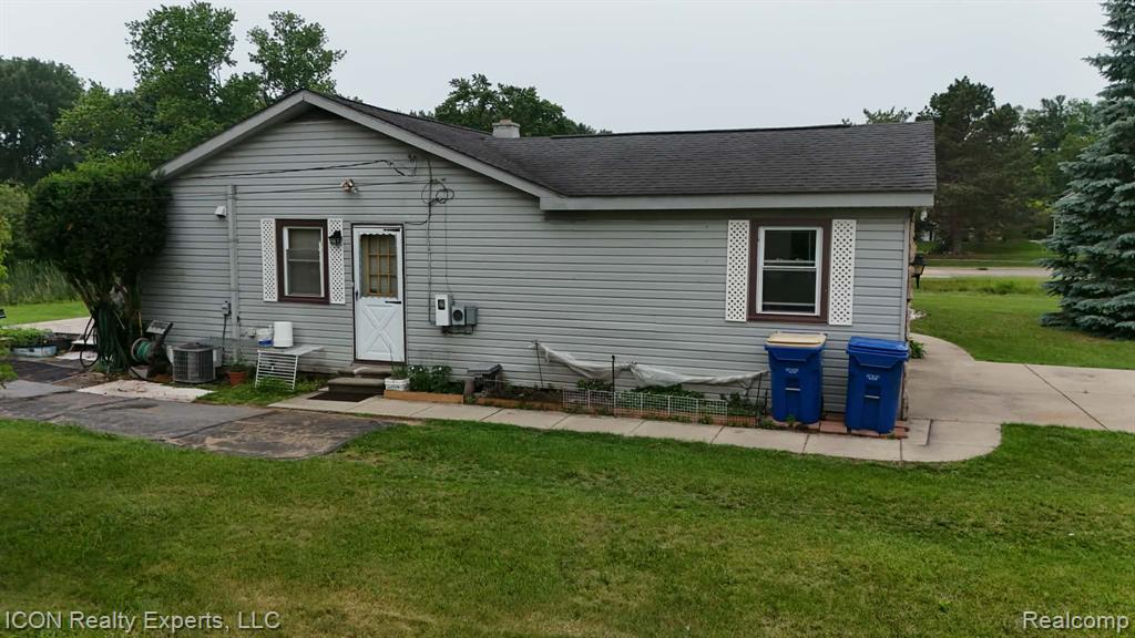 4959 Irwindale Drive, Waterford, MI 48328 — Photo 2