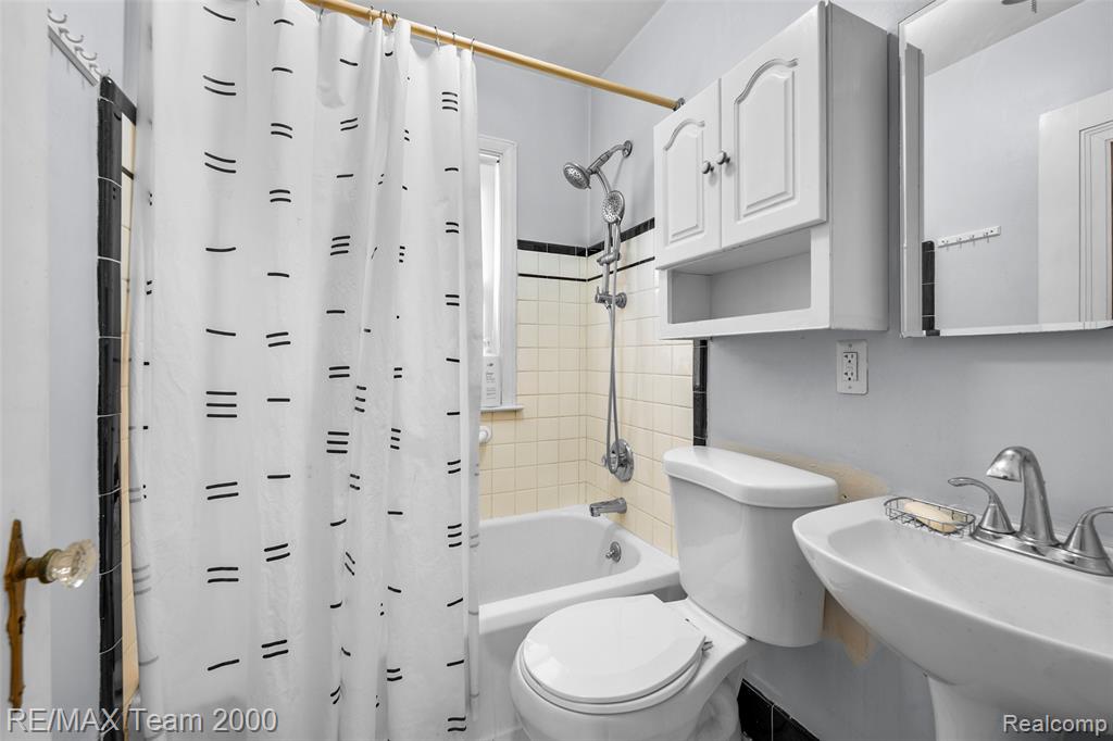 7555 Mayfair Street, Taylor, MI 48180 — Photo 18
