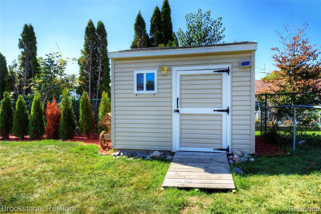 7849 Twins Drive, Waterford, MI 48329 — Photo 4