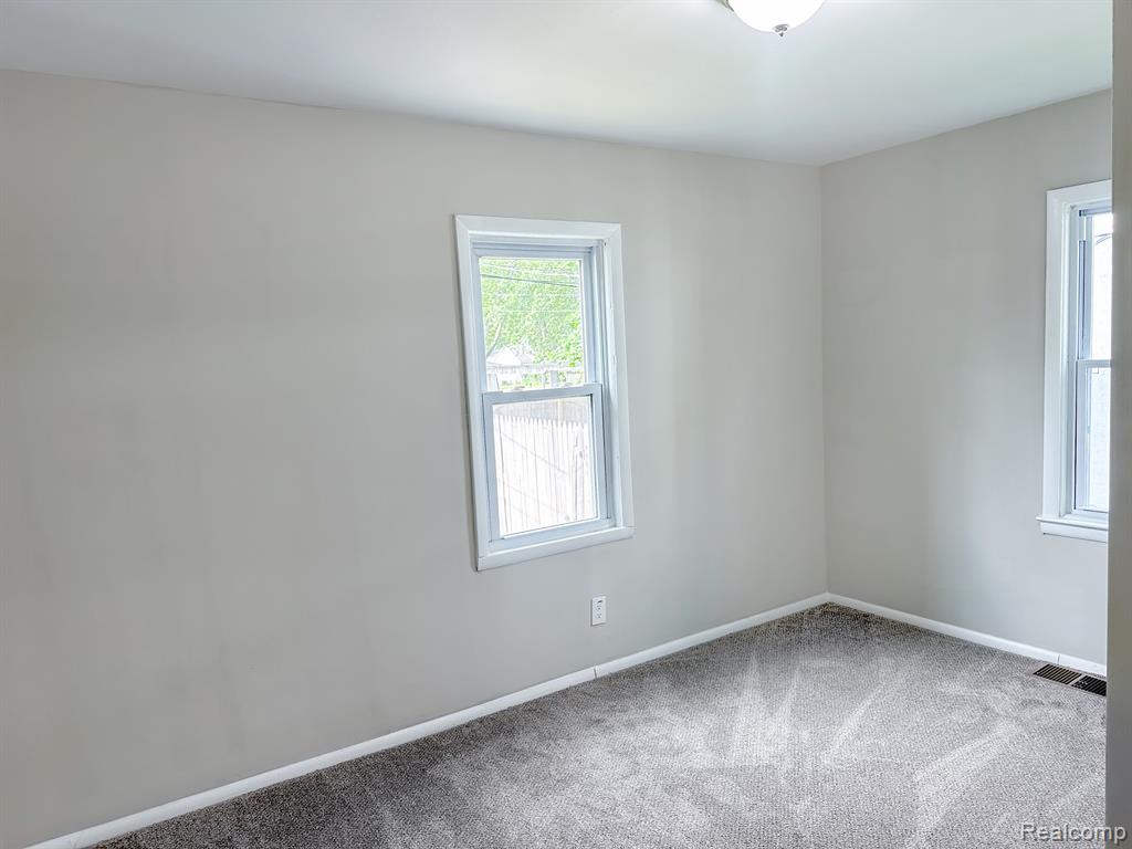 4013 CHENLOT Lane, Waterford, MI 48328 — Photo 12