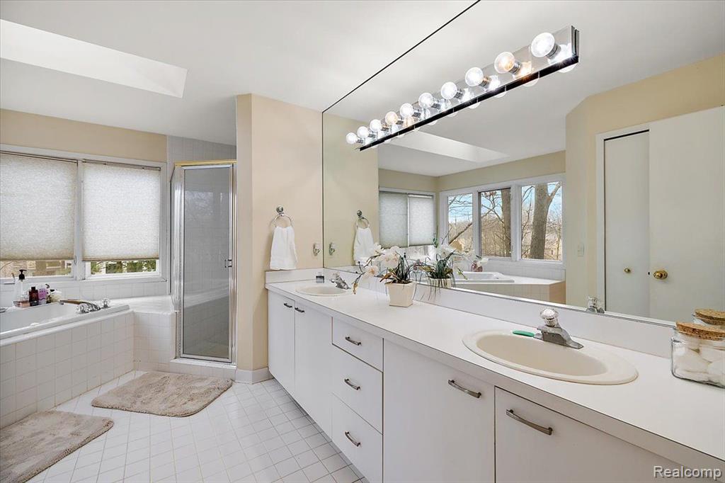 6988 LAKEMONT Circle, West Bloomfield, MI 48323 — Photo 34