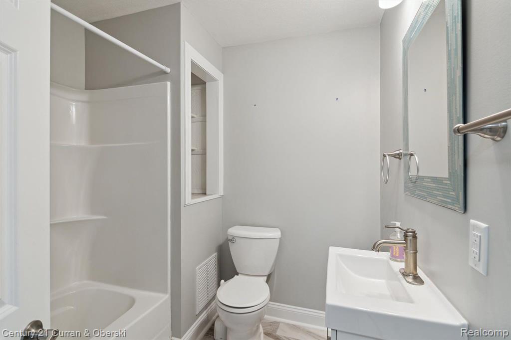 421 EDGEWOOD Drive, Jackson, MI 49201 — Photo 19