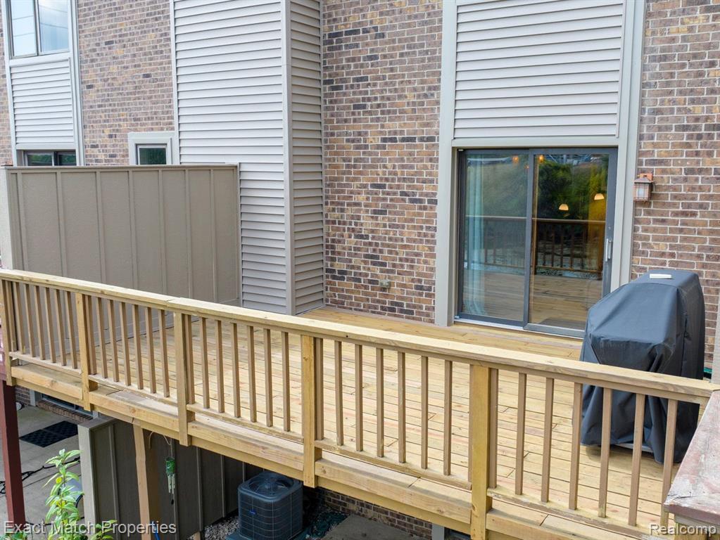 6896 NORTHCREST Way E, 15, Clarkston, MI — Photo 10