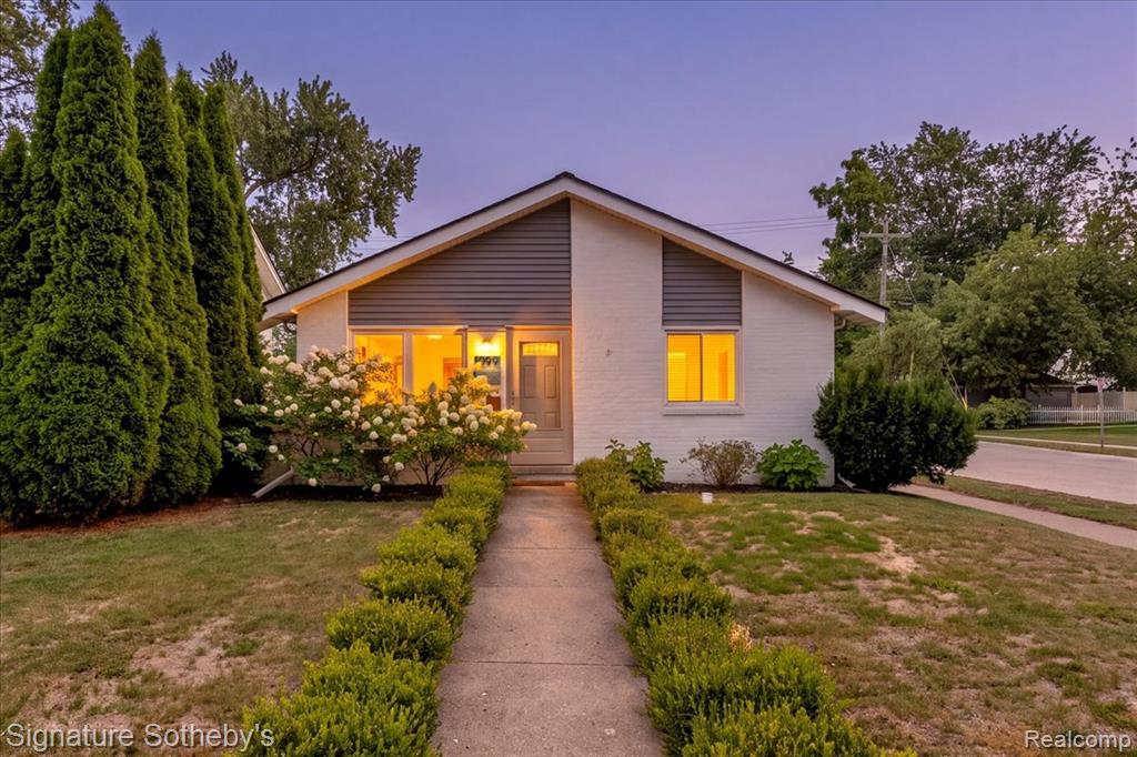 1099 Eaton Road, Berkley, MI 48072
