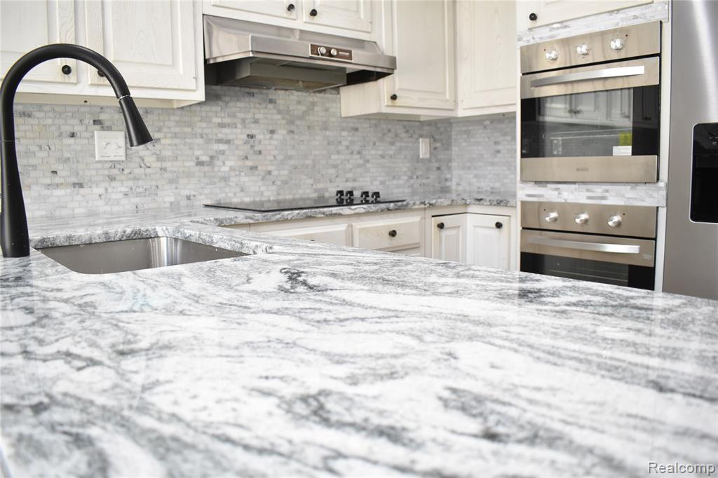 2073 Bordeaux Street, West Bloomfield, MI 48323 — Photo 9