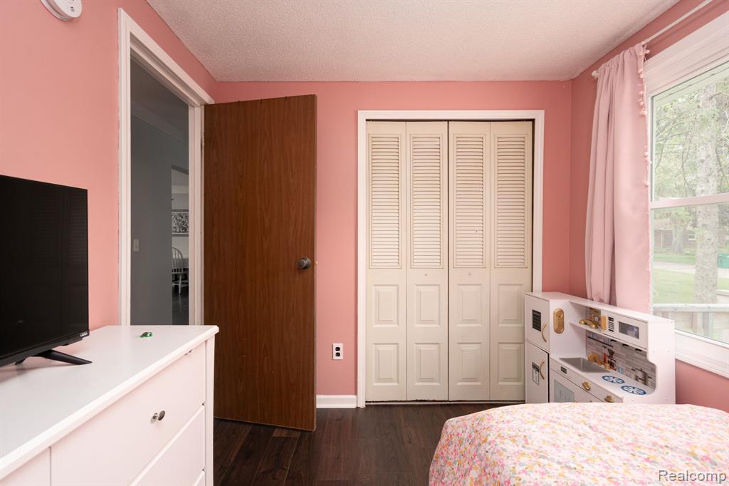1887 Evona, Wixom, MI 48393 — Photo 16