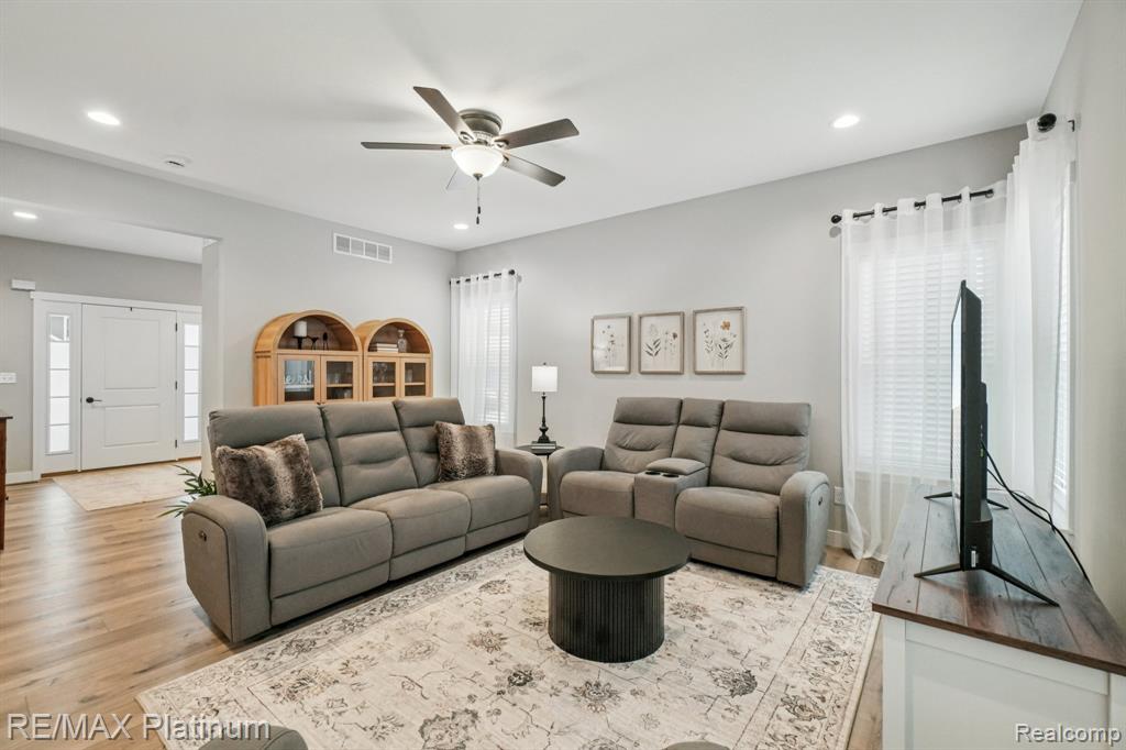 5261 Autumn Kirsten Drive, Fowlerville, MI 48836 — Photo 6