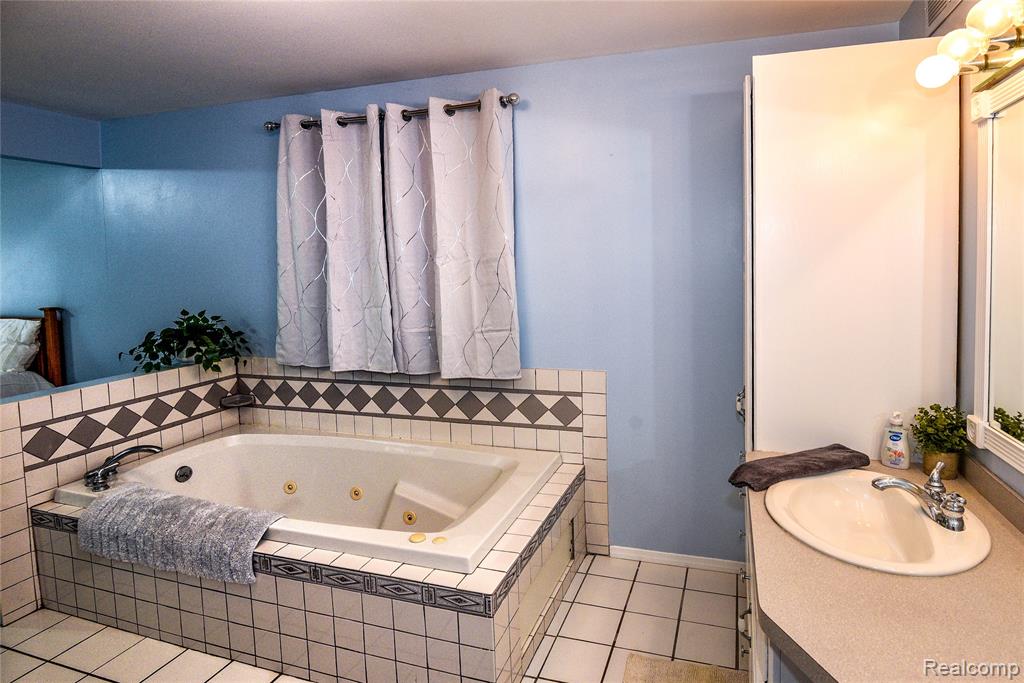 47940 Mallard Drive, Chesterfield, MI 48047 — Photo 21