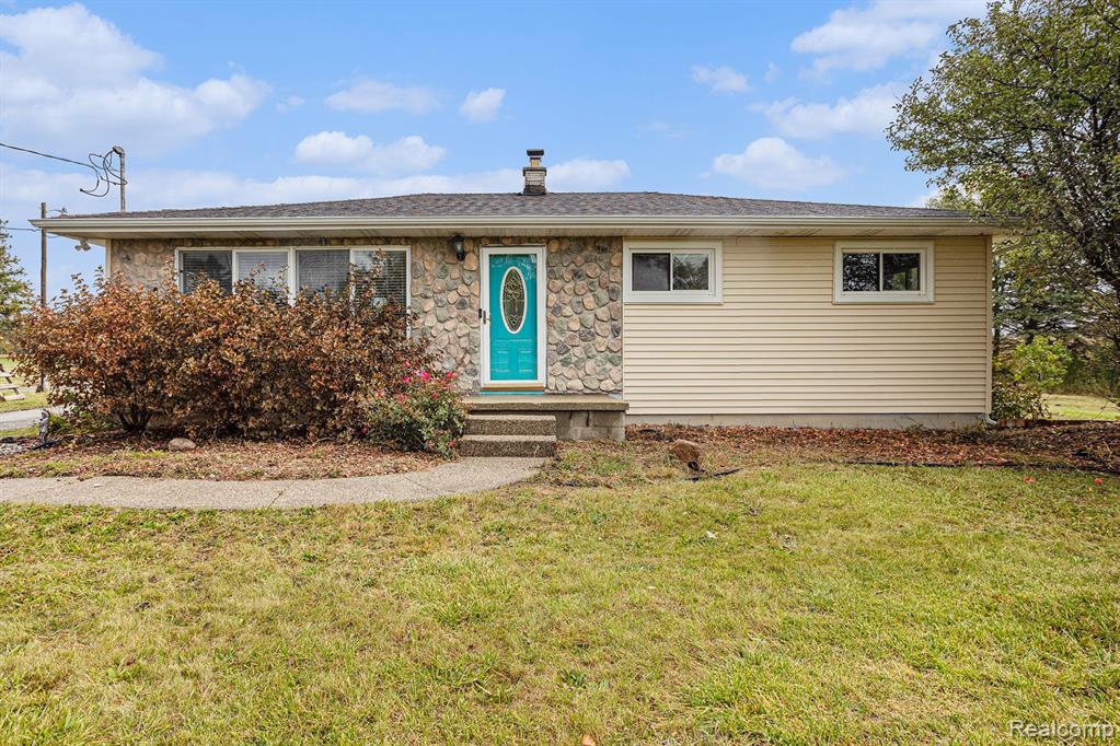 3735 S PORTSMOUTH Road, Bridgeport, MI 48722 — Photo 2