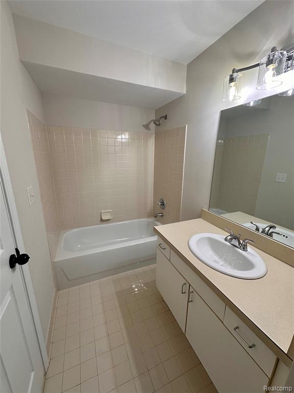 5484 Pine Aires Drive, Sterling Heights, MI 48314 — Photo 23