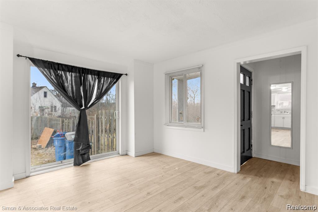 7512 Hazelton, Dearborn Heights, MI 48127 — Photo 2