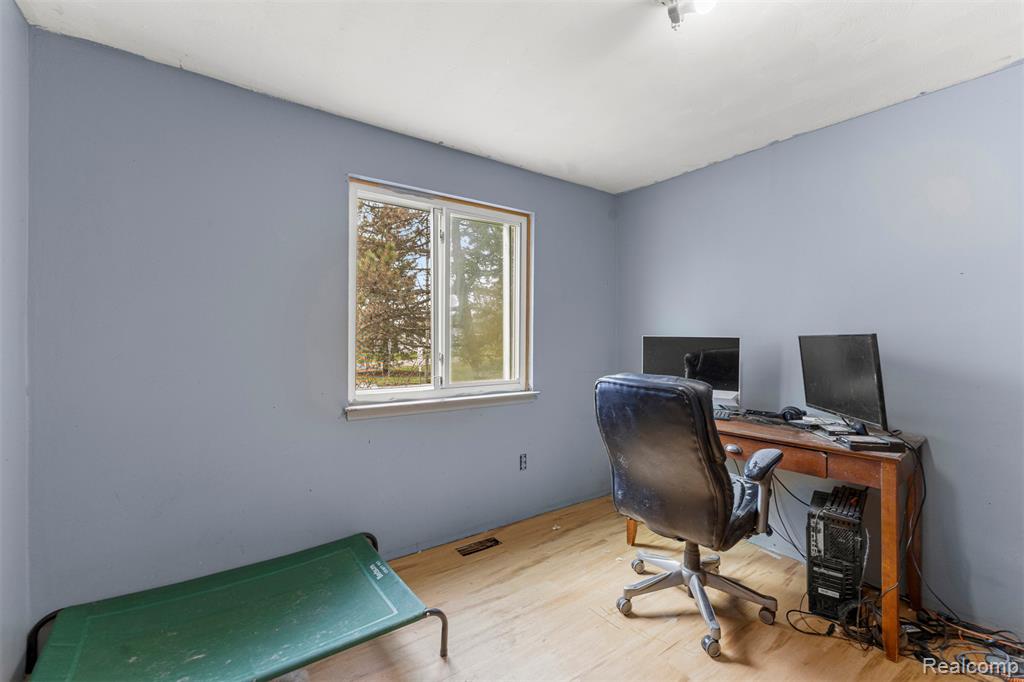 38320 Townhall Street, Harrison Township, MI — Photo 11