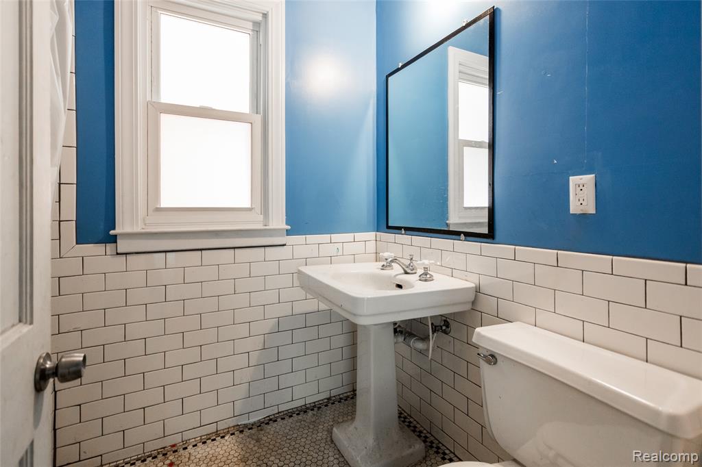 2221 Carpenter Street, Detroit, MI 48212 — Photo 9