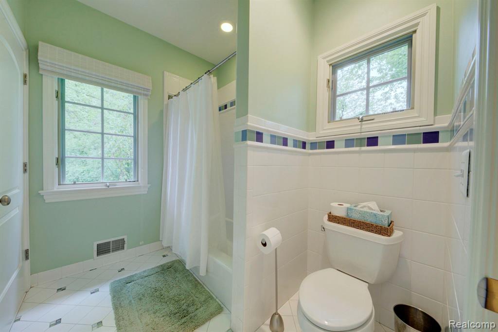 5718 EVERGREEN, Howell, MI 48855 — Photo 27