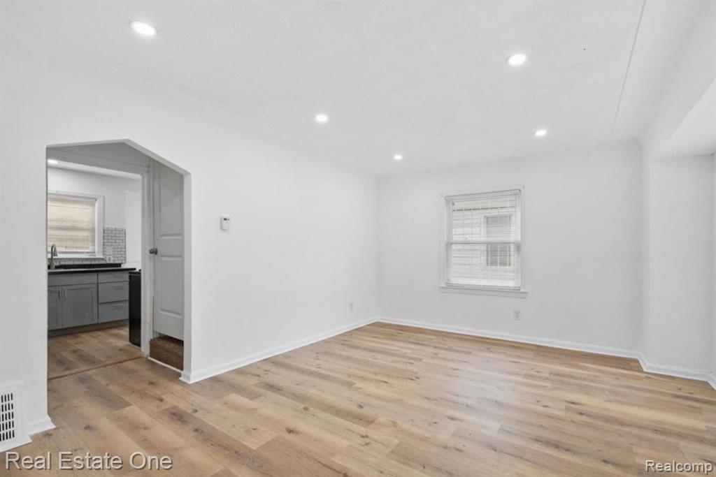 19123 MARGARETA Street - Photo 3