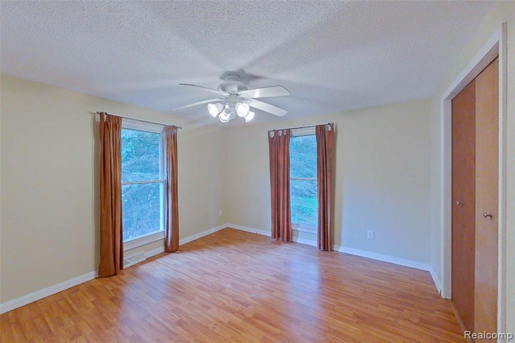 5920 CAMPBELL CORNERS Drive, Howell, MI 48855 — Photo 27