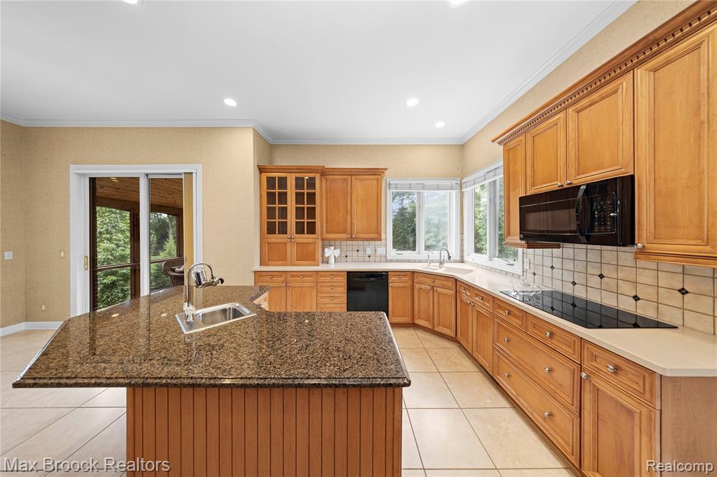 5149 Parkgate Drive, Commerce Twp, MI 48382 — Photo 13