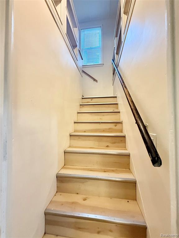 8719 CANYON Street, Grosse Pointe, MI 48236 — Photo 17