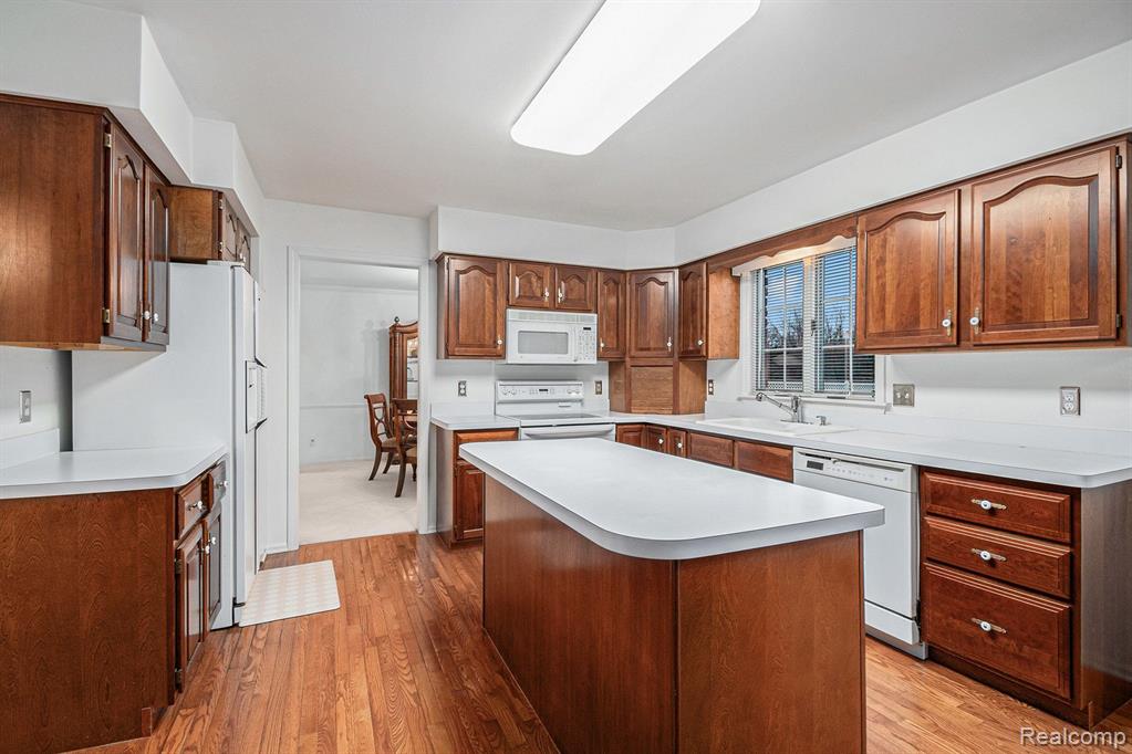 4600 WHITE TRILLIUM Drive S, Saginaw, MI 48603 — Photo 12