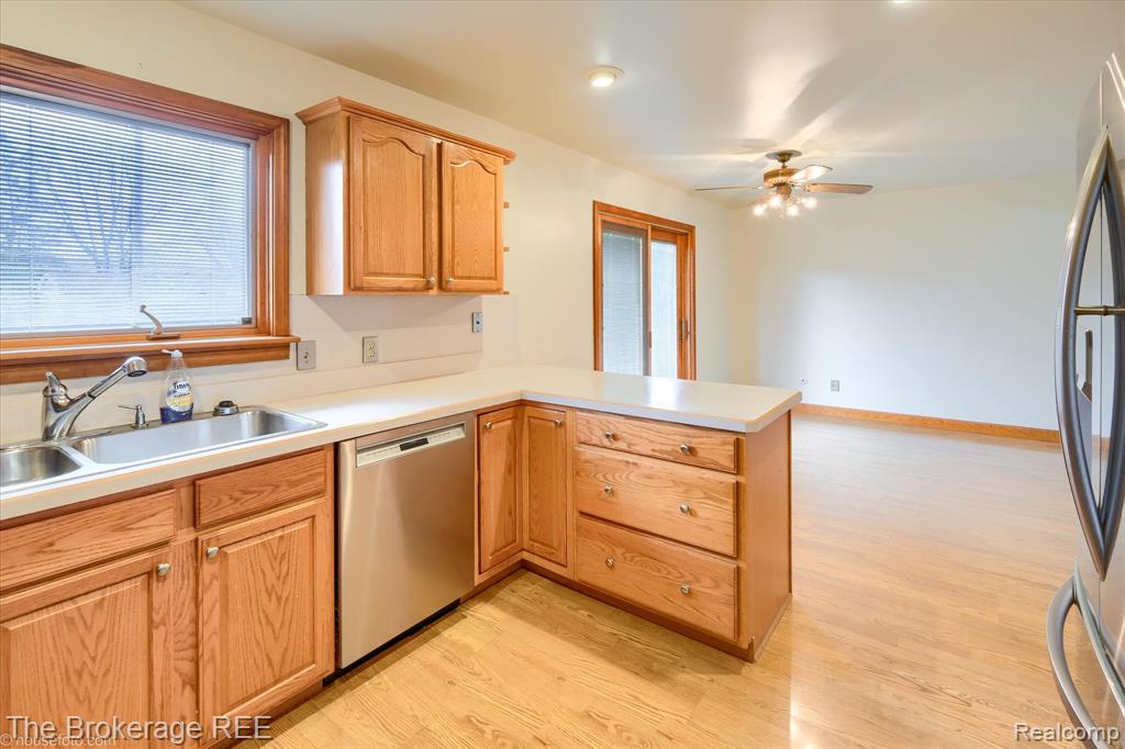 418 Windmill Point Drive, Flushing, MI 48433 — Photo 13