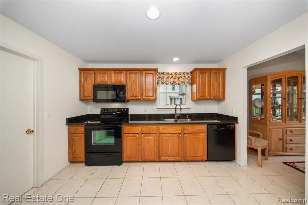 367 N Oak Drive, Commerce Twp, MI 48390 — Photo 18