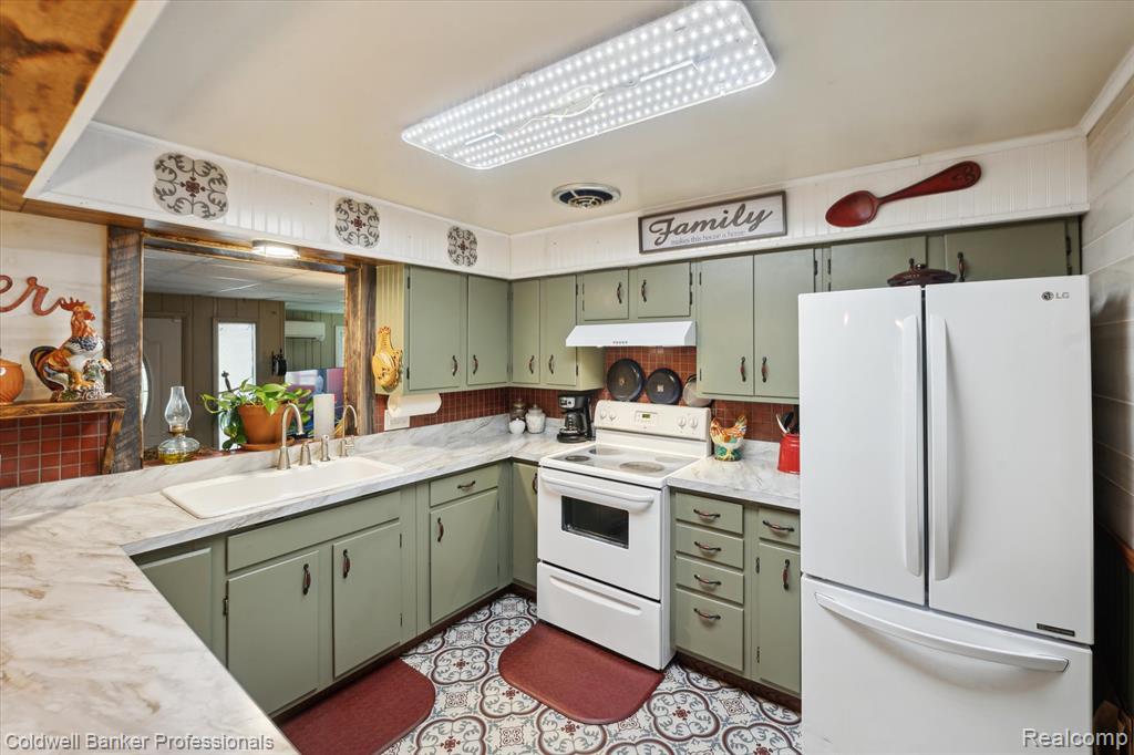 6479 W Court Street, Flint, MI 48532 — Photo 9
