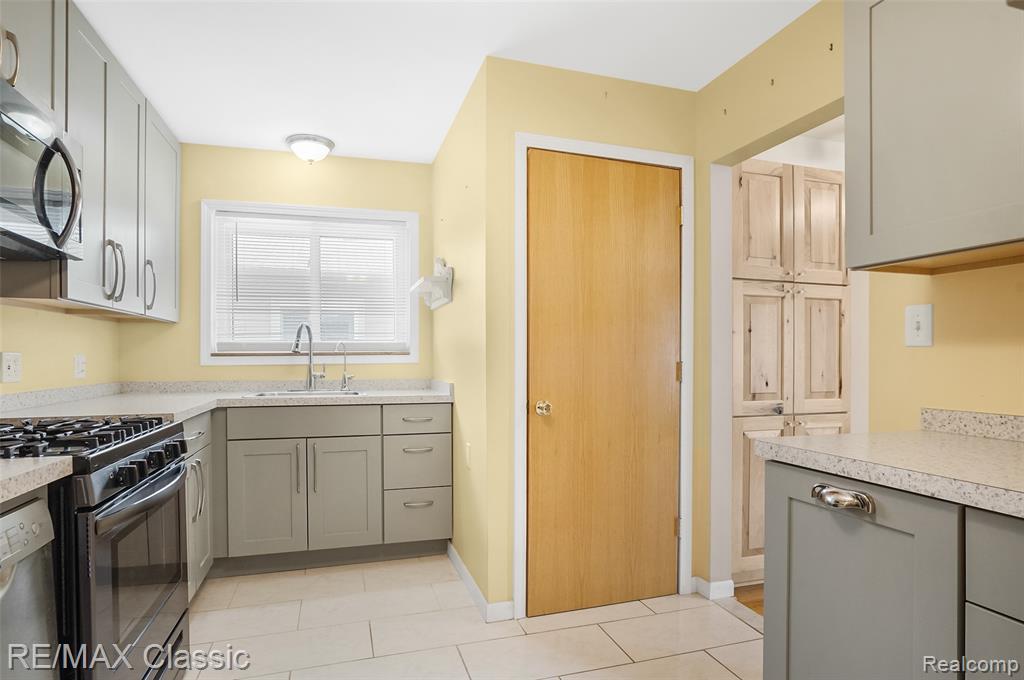 7218 Sterling, Center Line, MI 48015 — Photo 5