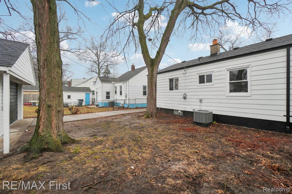 23818 Tawas Avenue, Hazel Park, MI 48030 — Photo 21