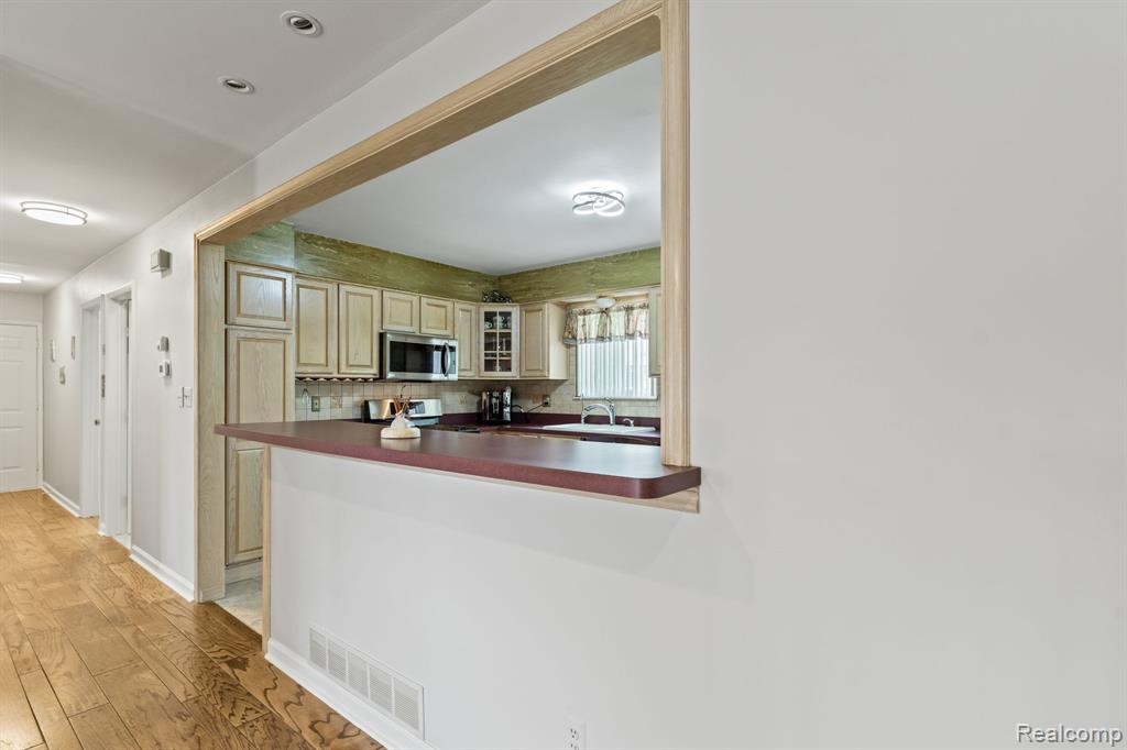 9220 Garden Terrace, Commerce Twp, MI 48382 — Photo 14