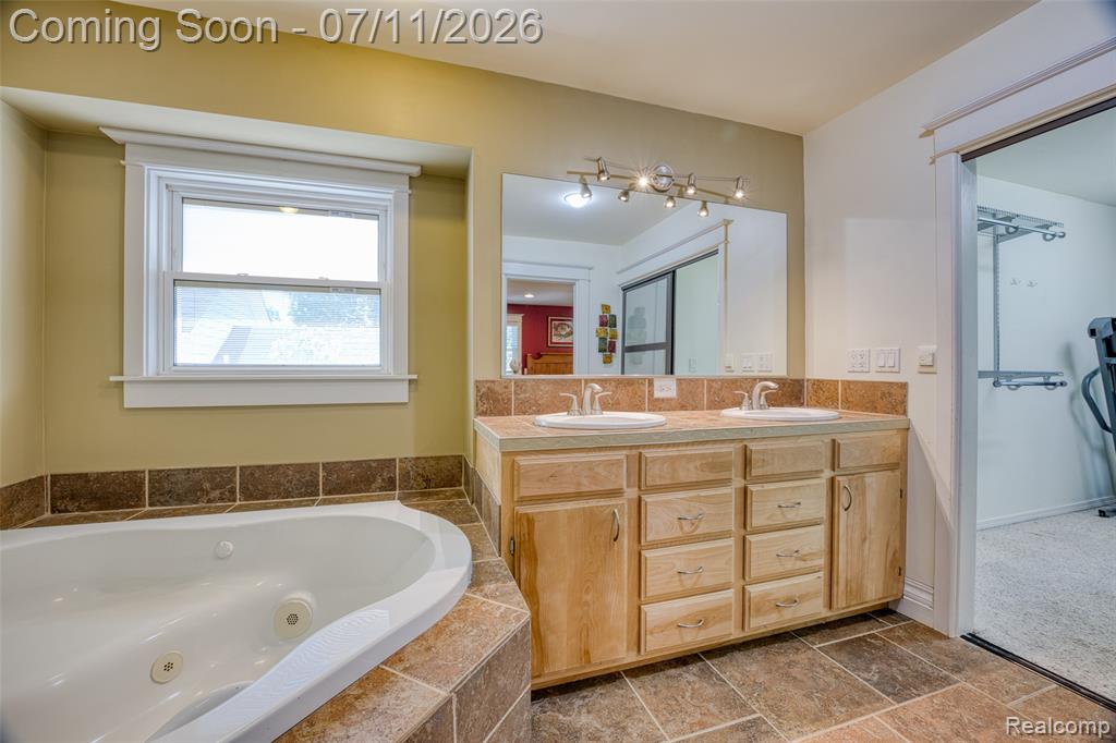 904 N Michigan Avenue, Howell, MI 48843 — Photo 3