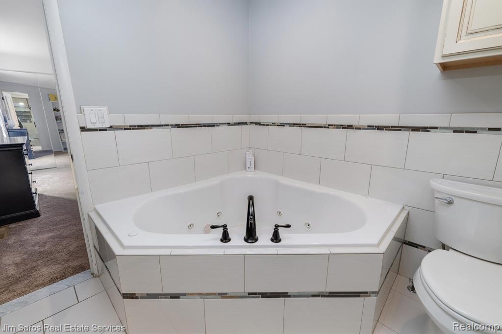 71 WOODLAND SHORES Drive, Grosse Pointe Shores, MI 48236 — Photo 33
