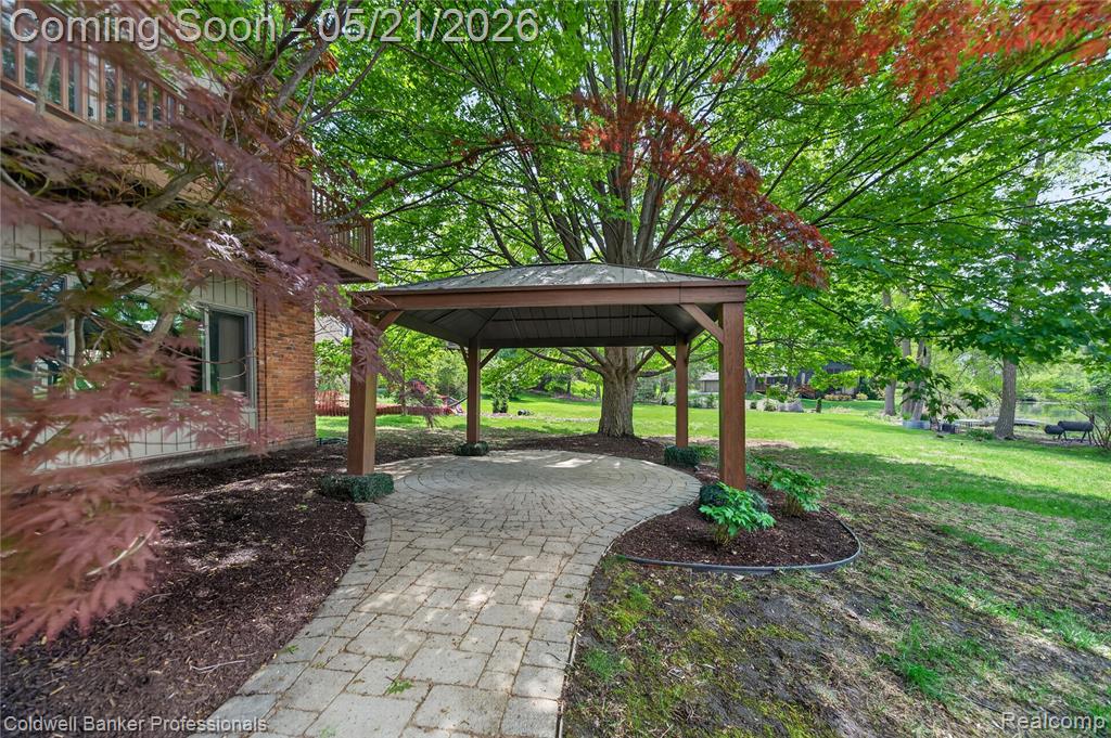 2076 Shore Hill Court, West Bloomfield, MI 48323 — Photo 37