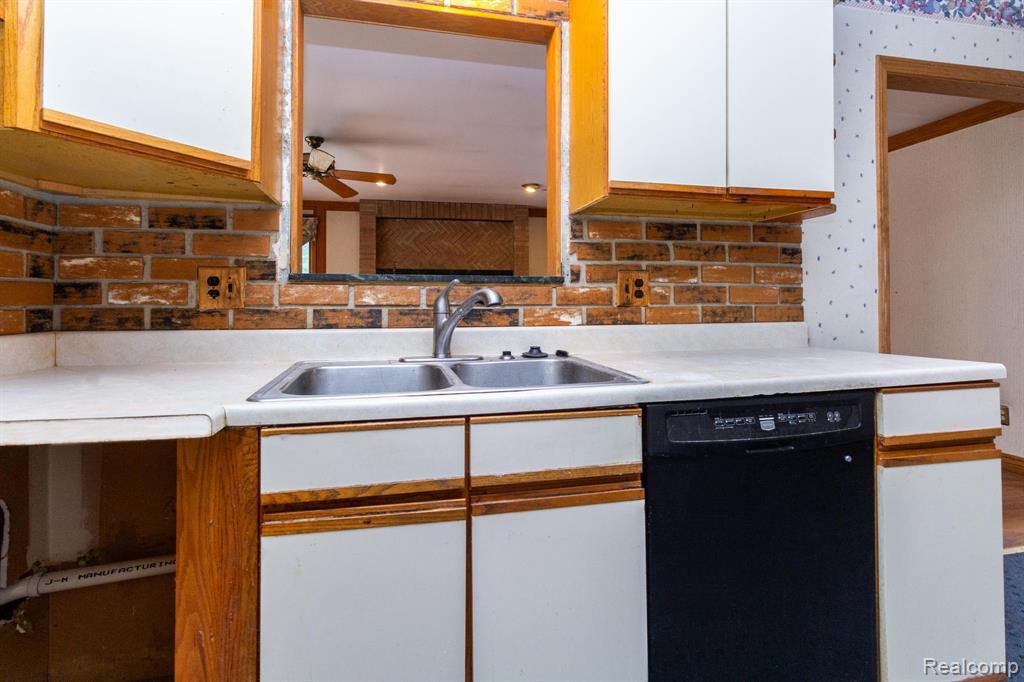 4996 Sanford Drive, Sterling Heights, MI 48310 — Photo 7