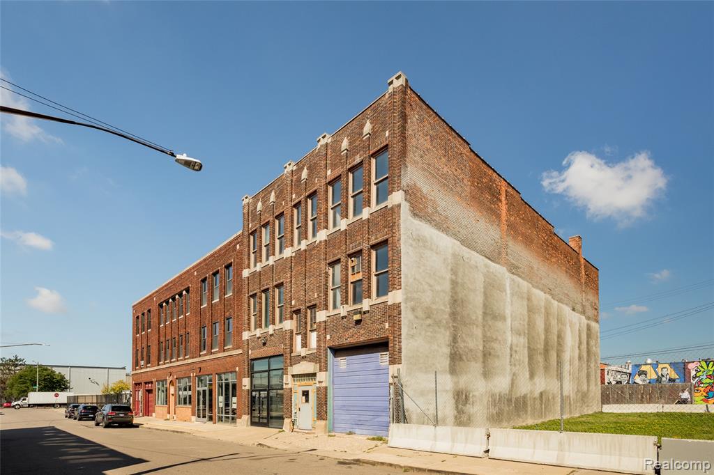 1357 Division Street - Photo 2