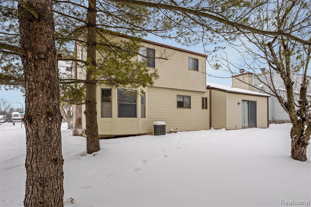 5695 CAREN Drive, Ypsilanti, MI 48197 — Photo 32