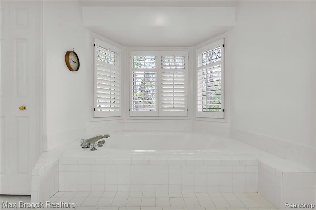 5536 Whitfield Drive, Troy, MI 48098 — Photo 32