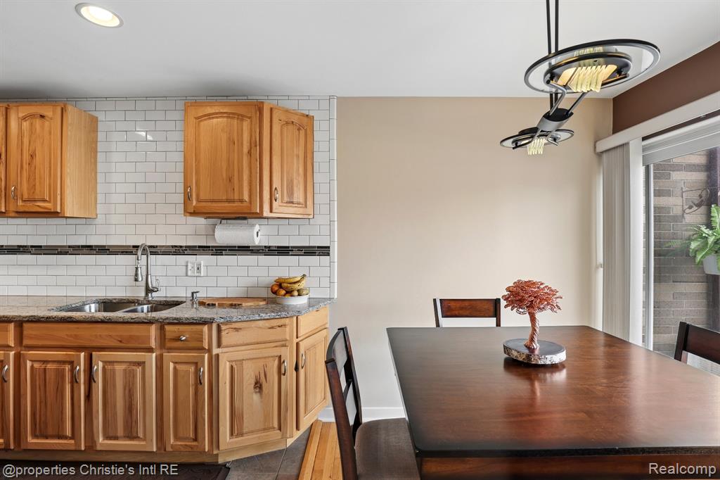 1927 Pembridge, Detroit, MI 48207 — Photo 21