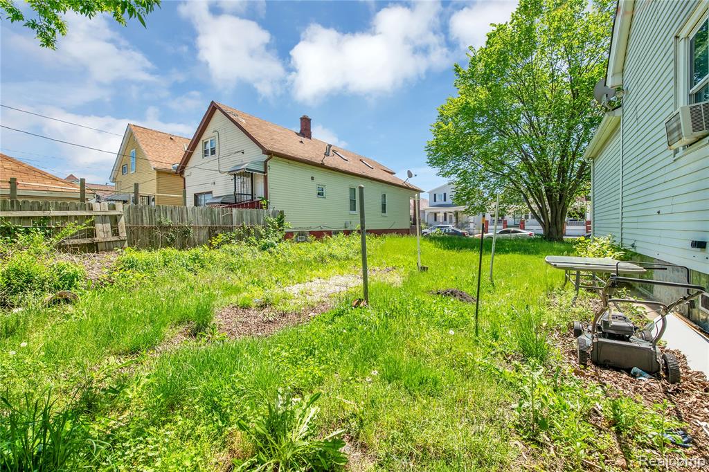 3875 Sobieski Street, Hamtramck, MI 48212 — Photo 27