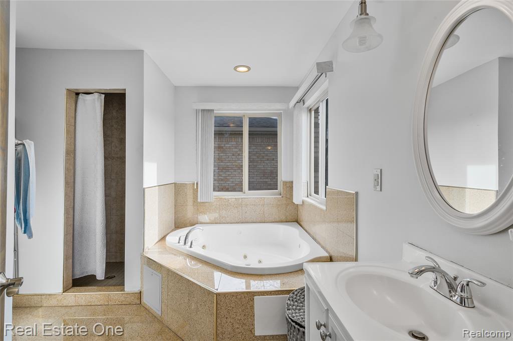 6067 N Vernon Street, Dearborn Heights, MI 48127 — Photo 37