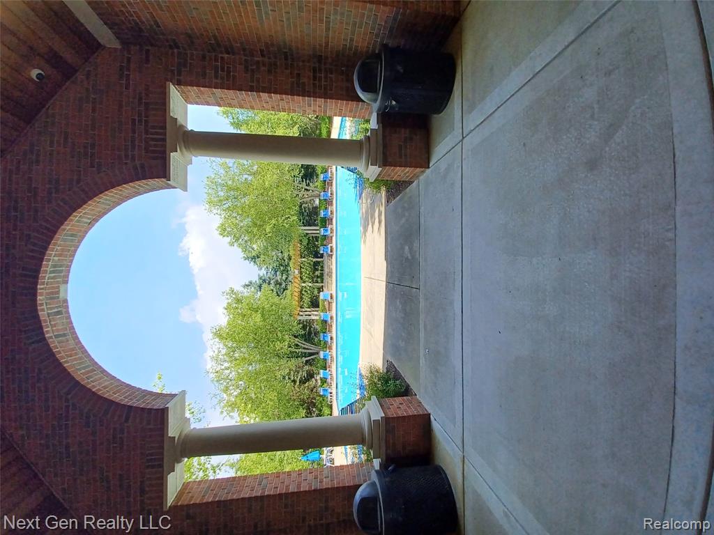 17200 Chesapeake Circle, Walled Lake, MI 48390 — Photo 39