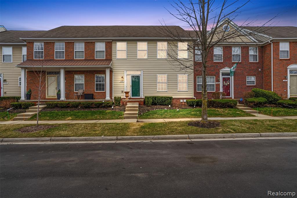 253 Stonegate W, Pontiac, MI 48341 — front exterior